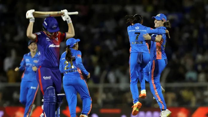 Kriketový tým Mumbai Indians při finále ženské Premier League v roce 2023