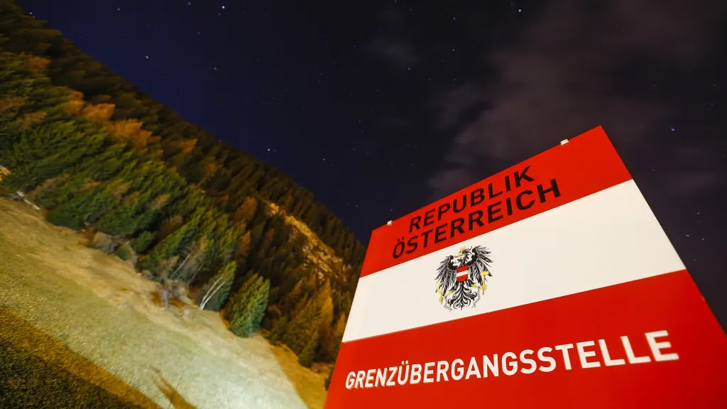 Upozornění na rakouský hraniční přechod v italské obci Brenner