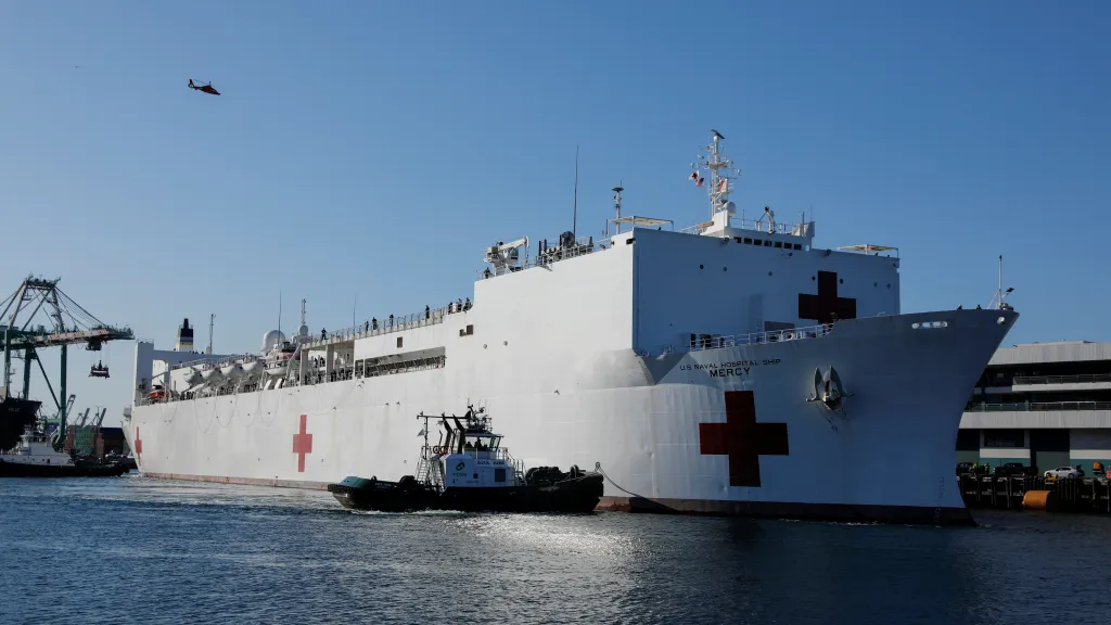 Nemocniční loď Mercy, březen 2020