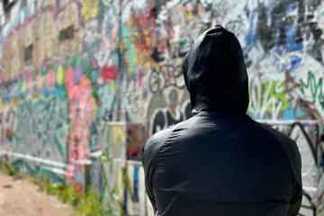 Počet dětských zločinců ve Švédsku roste, gangy verbují i desetileté