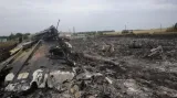 Události: Za oběti tragédie letu MH17 truchlí lidé na celém světě