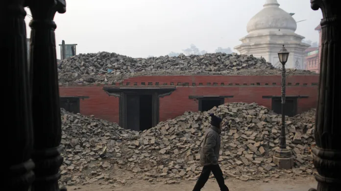 Nepál tři čtvrtě roku po zemětřesení