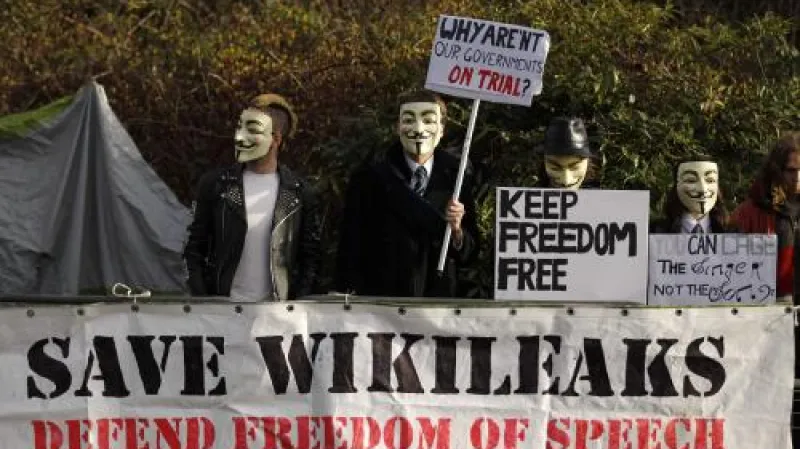 Demonstrace na podporu Juliana Assange