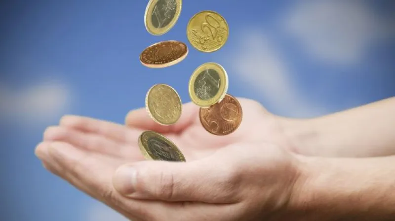 Události: Komise má stále výhrady ke služebnímu zákonu