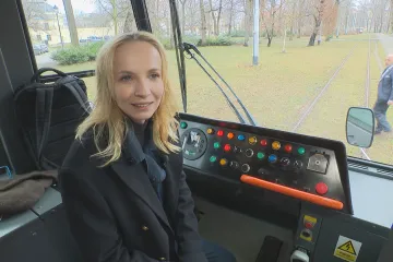 Herečka Jana Plodková zažije se skupinou studentů stav beztíže