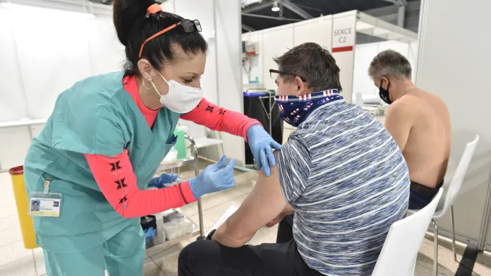 Zkušební očkování v brněnské záložní nemocnici