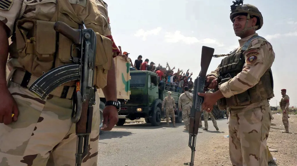 Dobrovolníci pomáhají vládním silám na cestě do Bagdádu