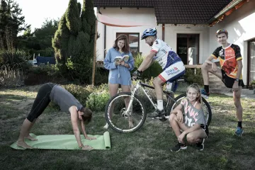 Tři dekády. Institut tvůrčí fotografie se za minulostí ohlíží současností
