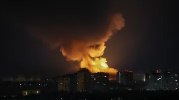 Výbuch ruského dronu osvětlil oblohu nad Kyjevem
