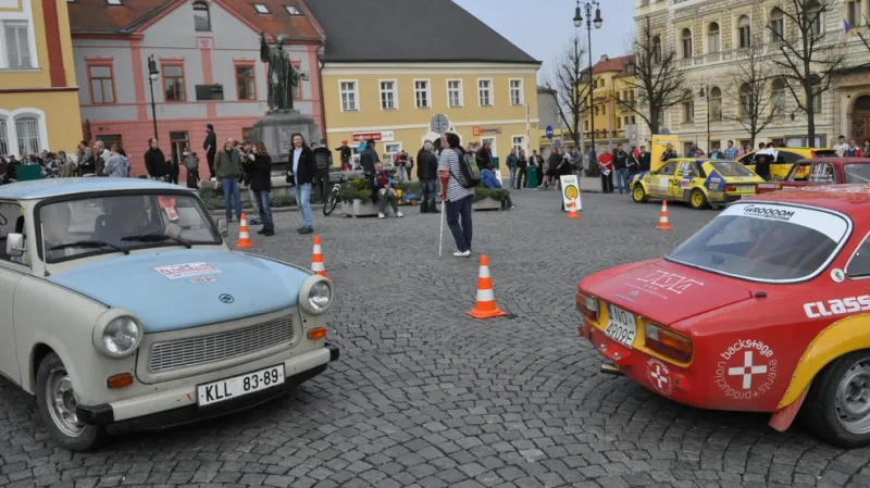 Rallye Praha Revival - časová kontrola v Lounech