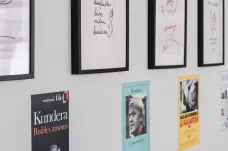 Kunderovy kresby otevřely knihovnu v Paříži. Kreslil je, aby rozveselil svou ženu