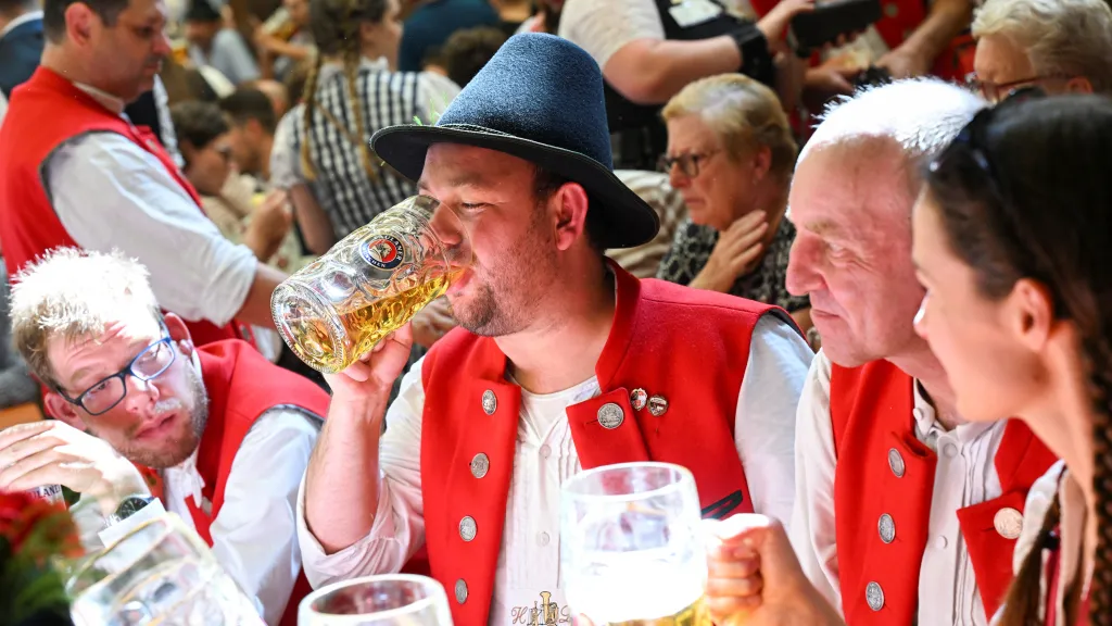 Na Oktoberfestu bude i letos dost piva, píseň L’amour Toujours ale ne