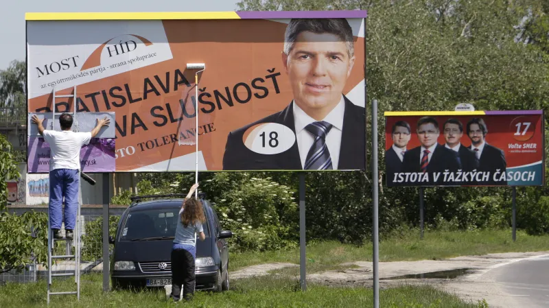 Předvolební billboard Mostu-Híd Bély Bugára v roce 2010