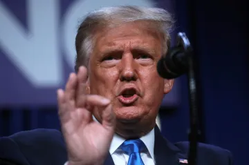 Trump nečekaně dorazil na sjezd republikánů. „Jestli vyhraje Biden, bude nás vlastnit Čína,“ varoval