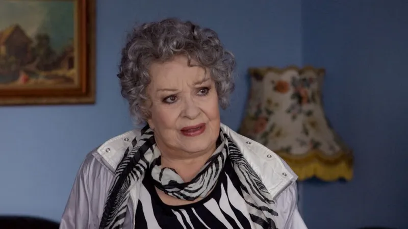 Jiřina Bohdalová v cyklu Ach, ty vraždy! / Archiv Felixe Burgeta. Námět, scénář, režie: Zdeněk Zelenka.