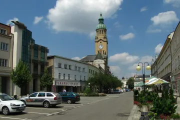 Doprava v Plumlovské ulici v Prostějově vázne. Důležitá výpadovka se začala opravovat