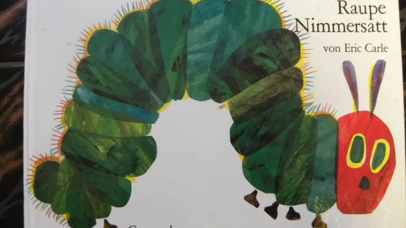 Tuze hladová housenka