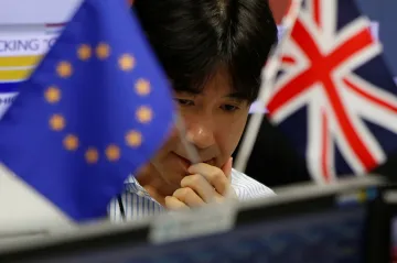 Podnikatelská aktivita v Británii se propadla nejníže od krize. Stáhla s sebou i libru