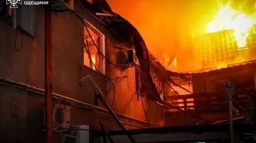 Následky ruského úderu na obytné domy v Oděse