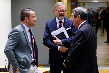 Prezidenti a premiéři zemí EU hledají na summitu společný postup při snižování cen energií 