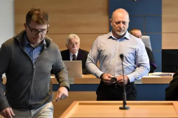 Za pomoc se zakrytím Březinových nelegálních obchodů s lihem uložil soud čtyřem lidem podmínky