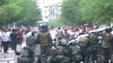 Záběry čínské televize z nepokojů v Urumči
