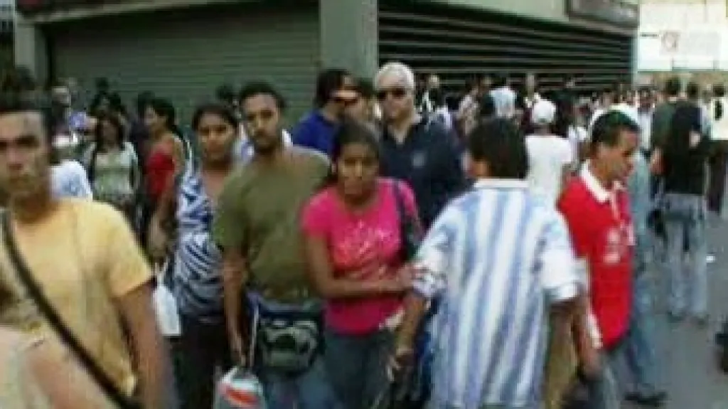 V Karakasu zkolabovala veřejná doprava