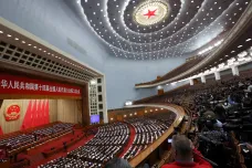 V Číně skončilo zasedání parlamentu, kontrola komunistické strany nad vládou posílila