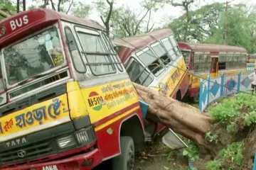 Amphan si vzal s sebou auta, domy i lidské životy. Silný cyklon zasáhl Indii a Bangladéš