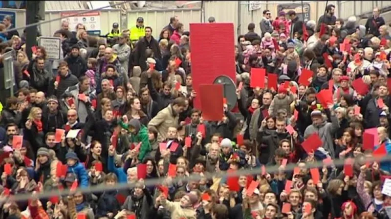 BEZ KOMENTÁŘE: Demonstrace proti Miloši Zemanovi na Národní třídě