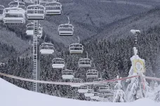 Bavorský premiér chce znovu zavést povinné testy pro pendlery, Sasko uzavře skiareály