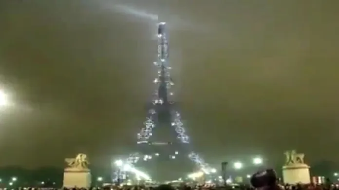 Eiffelova věž vítá nový rok