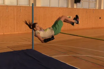 Soutěž ve skoku vysokém v Okříškách