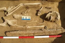 Archeologové našli v Brně pravěké pohřebiště s mečem a šperky