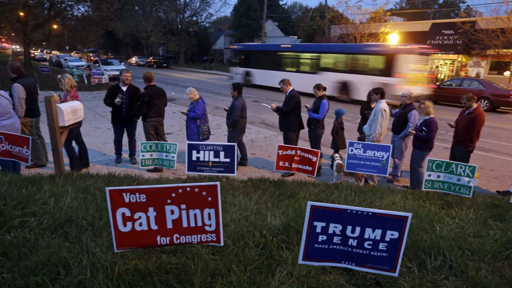 Fronta voličů v Indianapolis