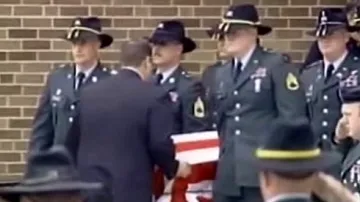 Pohřeb vojáka padlého v Iráku
