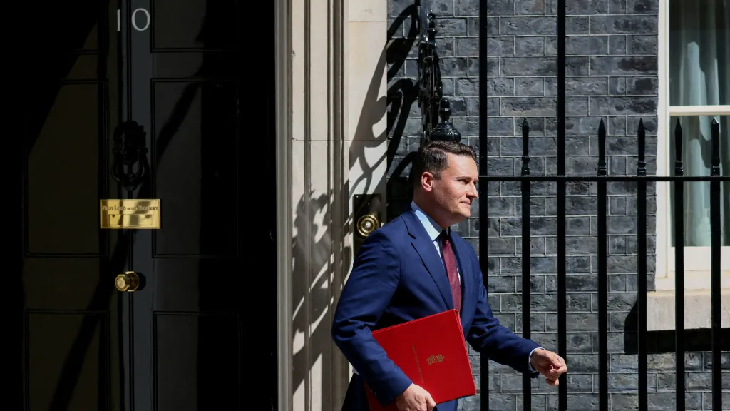 Wes Streeting po zasedání kabinetu v Downing Street (snímek z 12. 5. 2026)