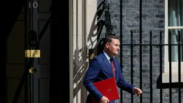 Wes Streeting po zasedání kabinetu v Downing Street (snímek z 12. 5. 2026)