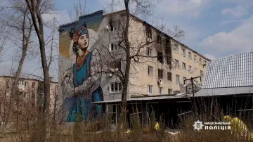 Zničenou budovu v Avdijivce zdobí mural