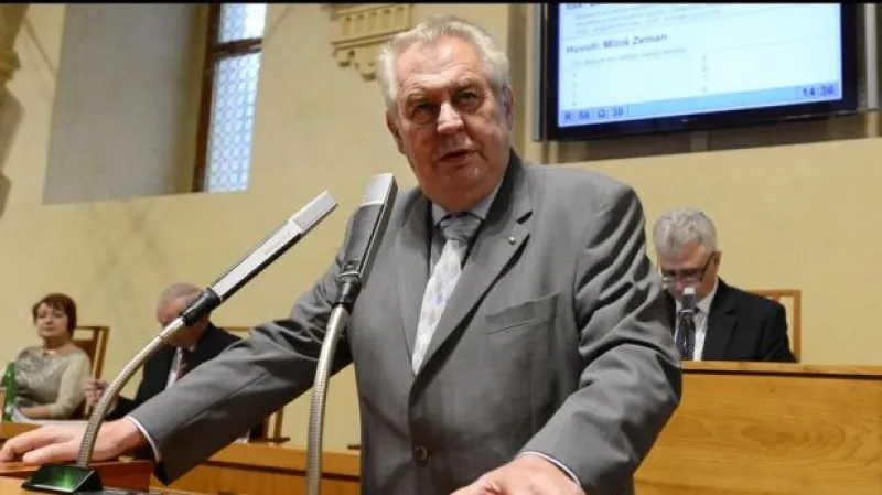 Zeman se přimlouval za vyšší platy ústavních soudců