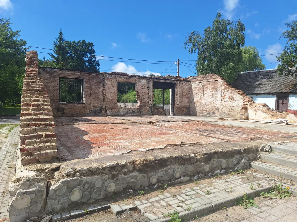 Z muzea zbyly po ruském útoku ruiny