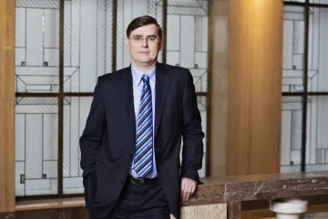 Lízal z ČNB: Kurz 28 korun za euro není nemožný. Koruna poté oslabila