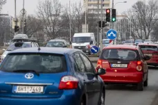 Hradec Králové zhasne staré semafory. Chystá se vybudovat desítky „smart“ křižovatek