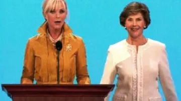 Cindy McCainová a Laura Bushová