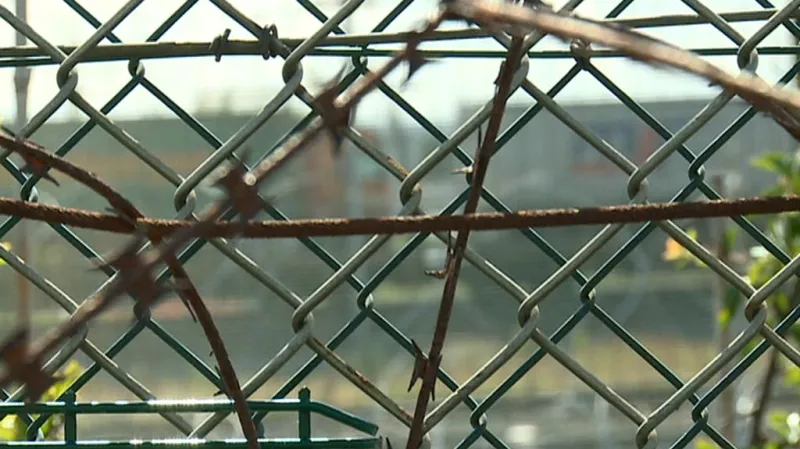 V táboře v Calais vznikla škola francouzštiny