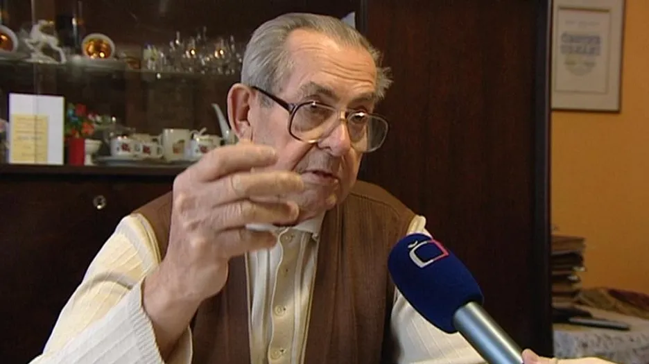 Pamětník Zdeněk Utíkal vzpomínal v listopadu 2011 na bombardování za 2. světové války