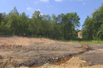 Voda ze zatopeného dolu dosud mizela v potoce. Teď ji zachytí v nádrži