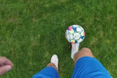 Nečistý, netransparentní a snadno ovlivnitelný. Tak vnímá česká veřejnost fotbal