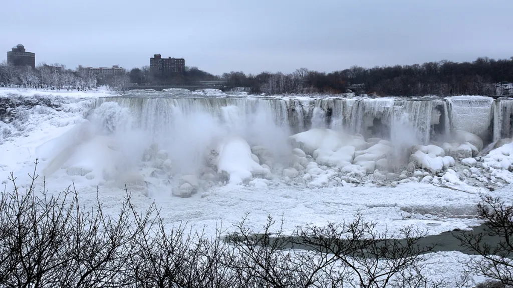 Zamrzlé Niagarské vodopády