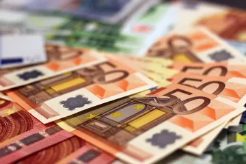 Koalici rozděluje spor o národního zmocněnce pro zavedení eura. Rozdílné názory panují i o systému ERM II